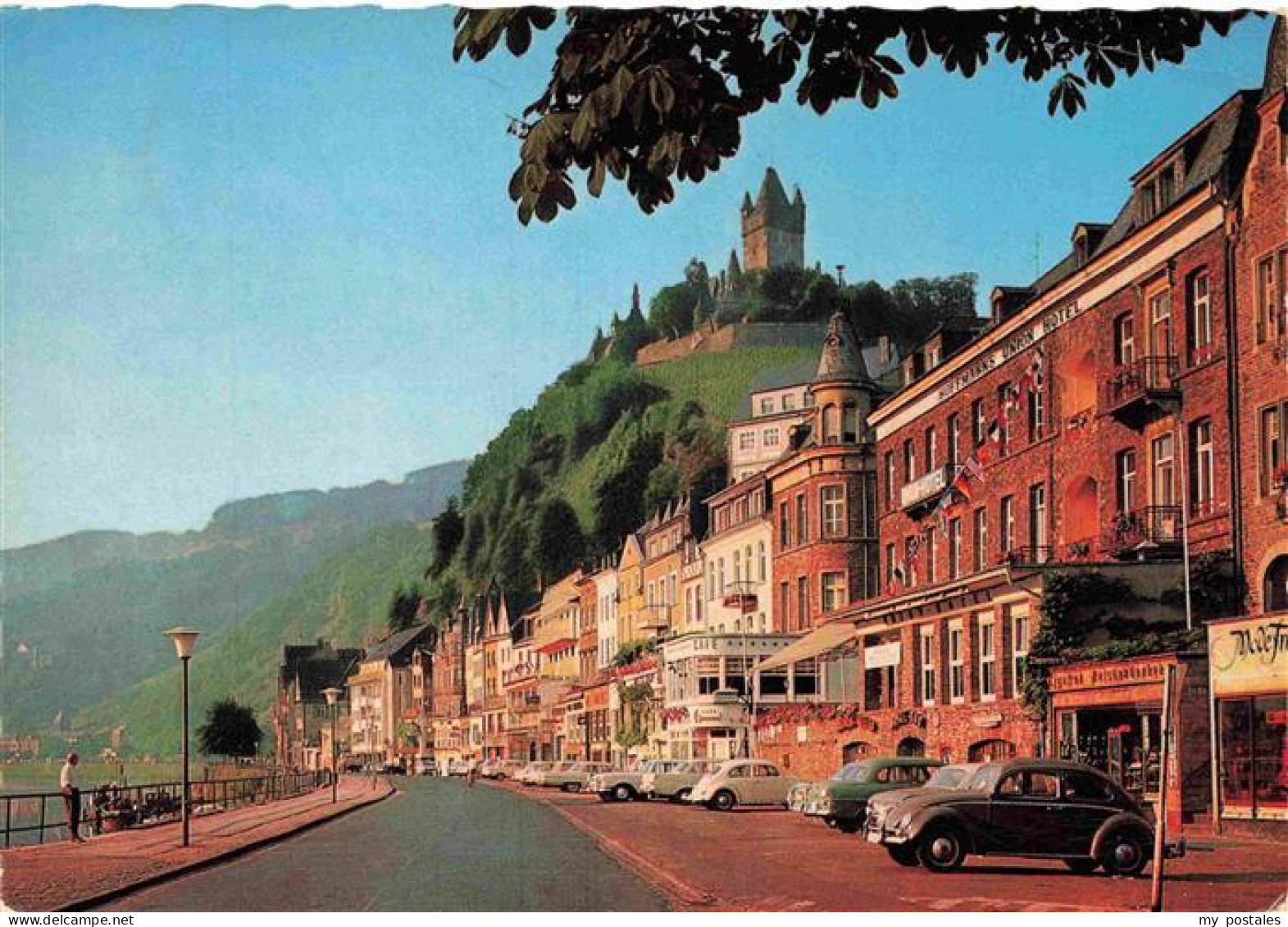 Cochem Kochem Mosel Moselpromenade mit Burg Cochem