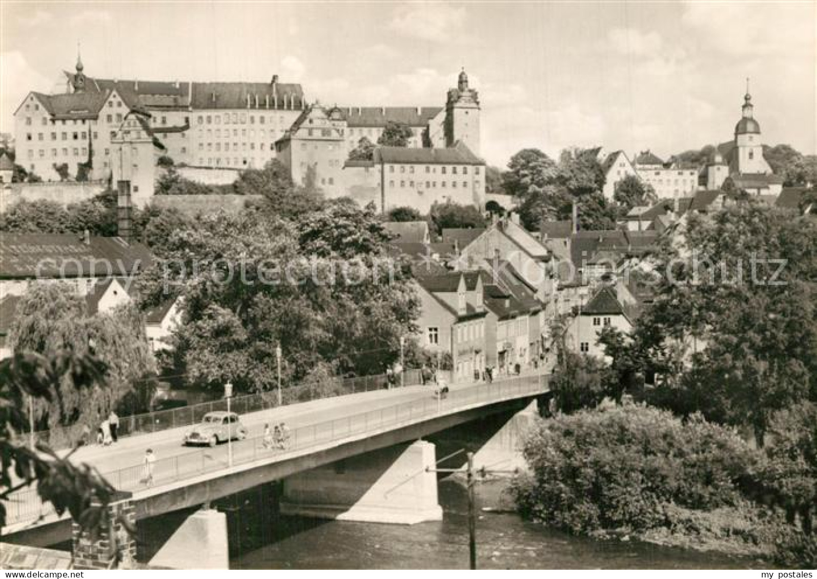 Colditz Blick ueber die Mulde zum Schloss
