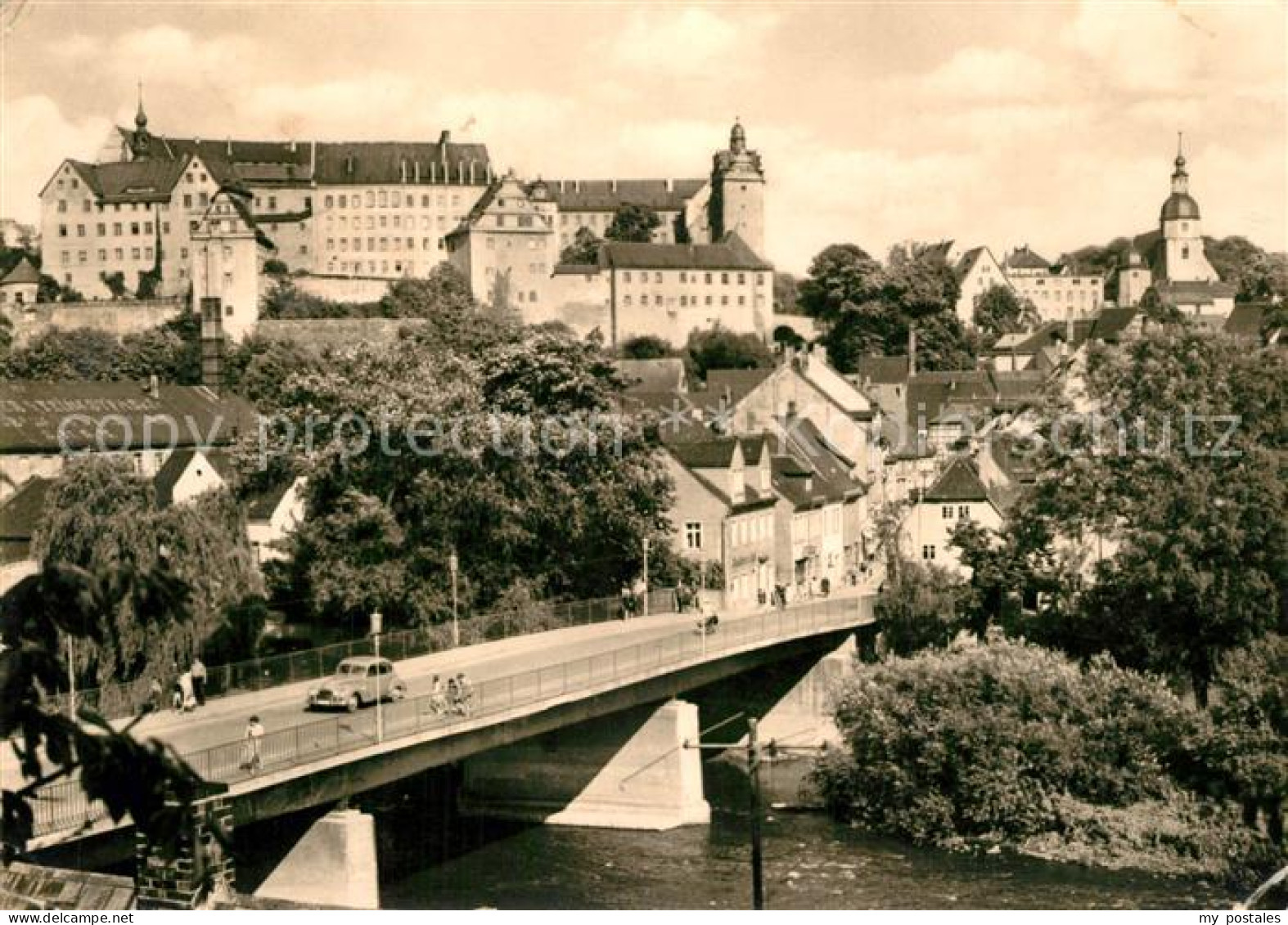 Colditz Bruecke Zwickauer Mulde Blick zum Schloss