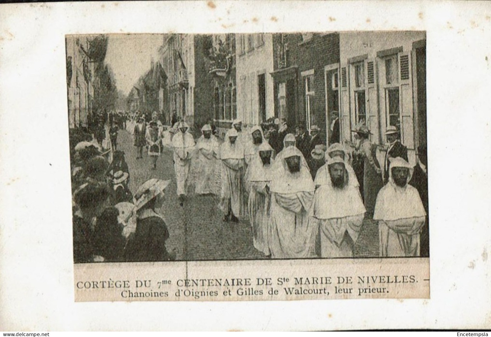 Collage d'un article du journal:Belgique  Nivelles Cortège du 7me centenaire de Ste Marie de Nivelles   VM102431