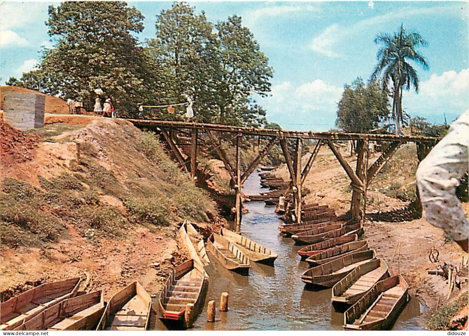 Colombie - Colombia - Cali (Valle) - Pequenas embarcaciones en los lagos del no Cali, en las cercanias de Juanchito - CP