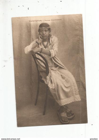 FEMME COMORIENNE (MADAGASCAR)