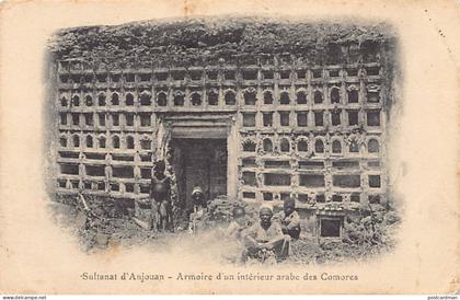 Comores - Sultanat d'Anjouan - Armoire d'un intérieur arabe - VOIR LES SCANS POUR L'ÉTAT
