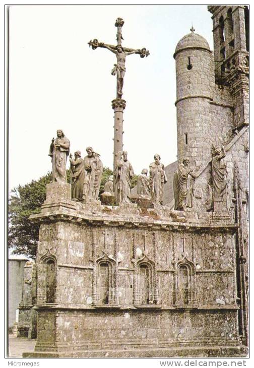 CONFORT-MEILARS Calvaire aux 13 Apôtres - Base triangulaire du XVIe siècle