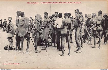 Congo Brazzaville - Les ouvriers Saras (du Tchad) attendant la paye à Mavouadi - Chemin de fer Congo-Océan - Ed. Révéren