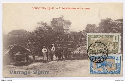Congo Francaise: Village Bakotas sur la Passe (Vintage PC 1921)