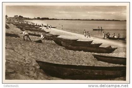 CONGO ... POINTE NOIRE .... PIROGUE DE PECHE