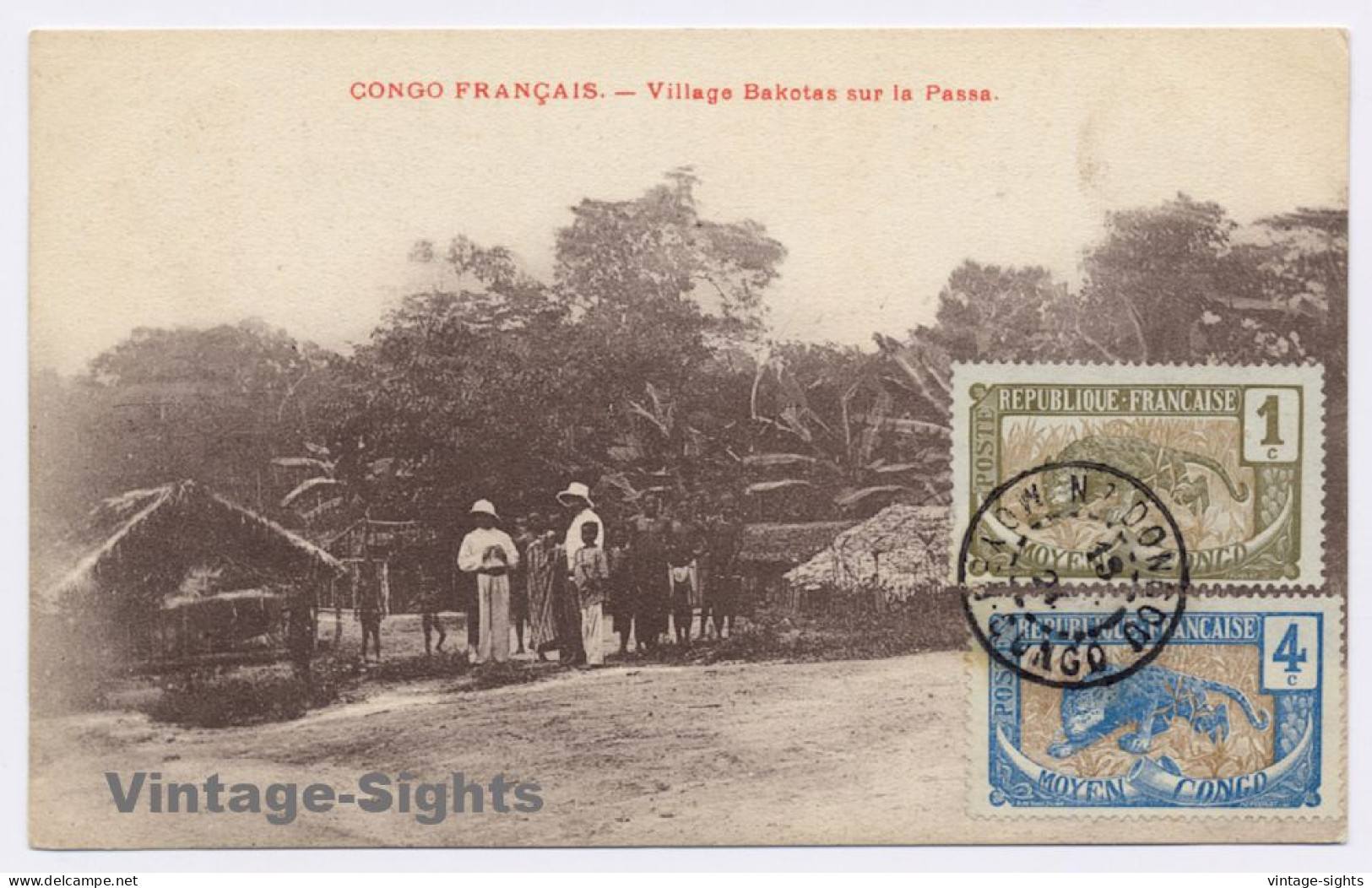 Congo Francaise: Village Bakotas sur la Passe (Vintage PC 1921)