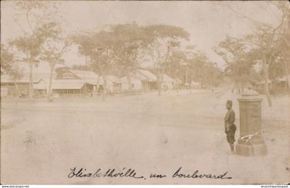 Photo CPA Lubumbashi Elisabethville DR Kongo Zaire, A Boulevard