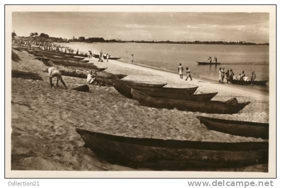 CONGO ... POINTE NOIRE .... PIROGUE DE PECHE