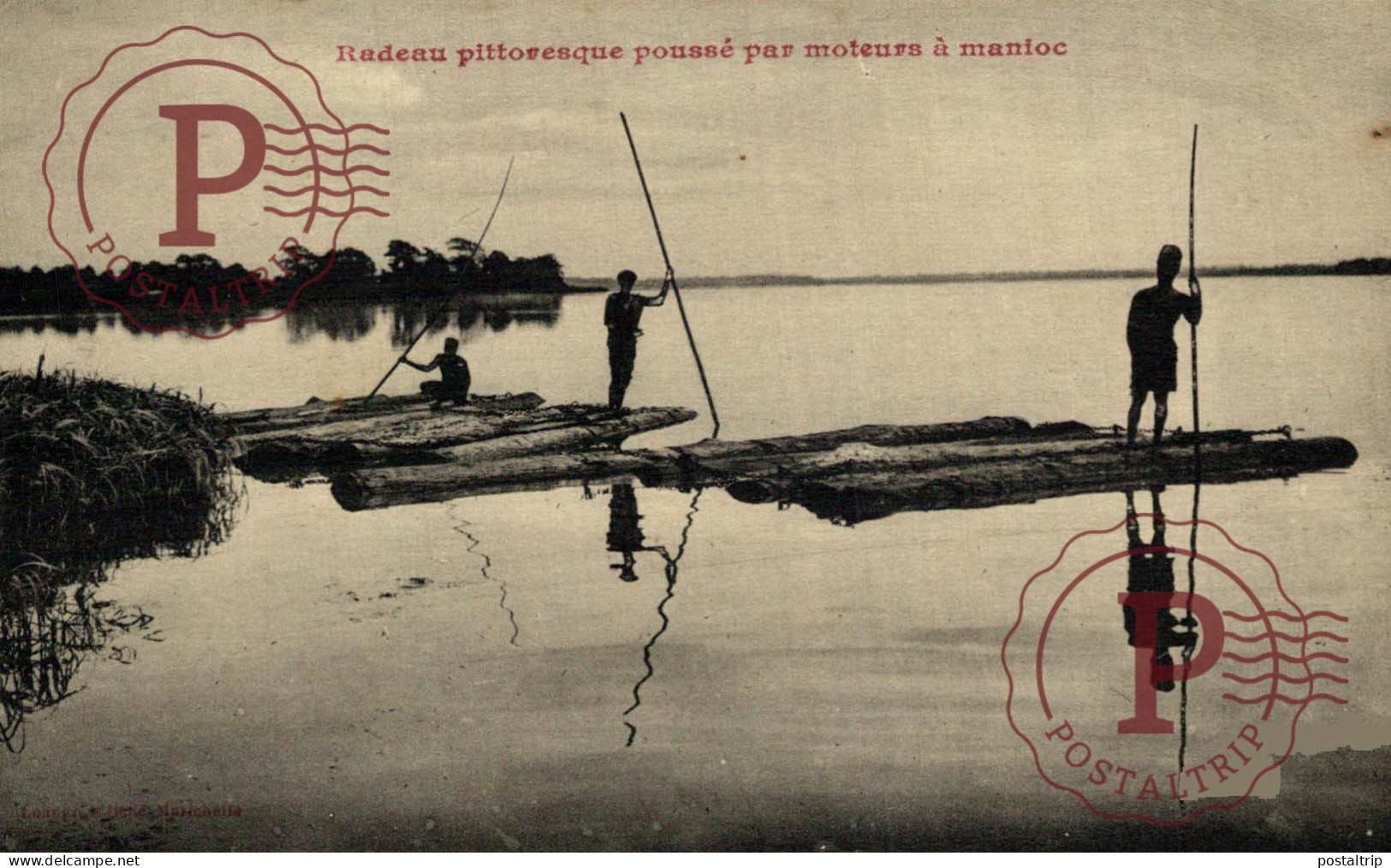 CONGO. RADEAU PITTORESQUE POUSSE PAR DES MOTEURS A MANIOC