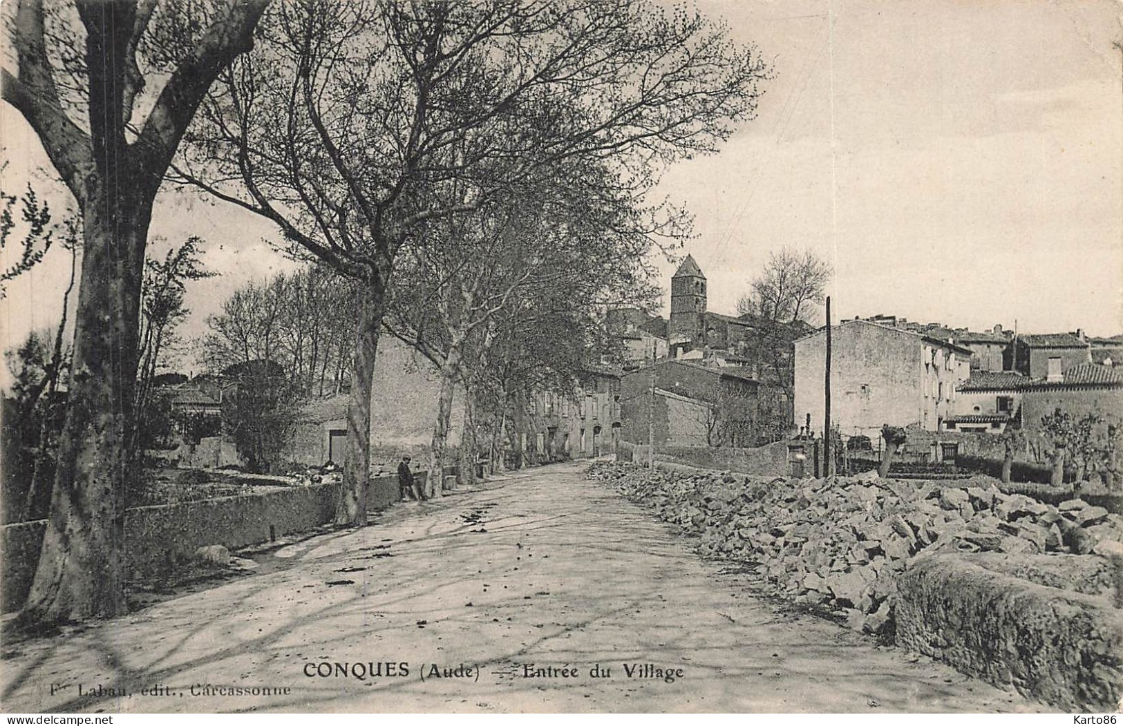 conques * rue , entrée du village