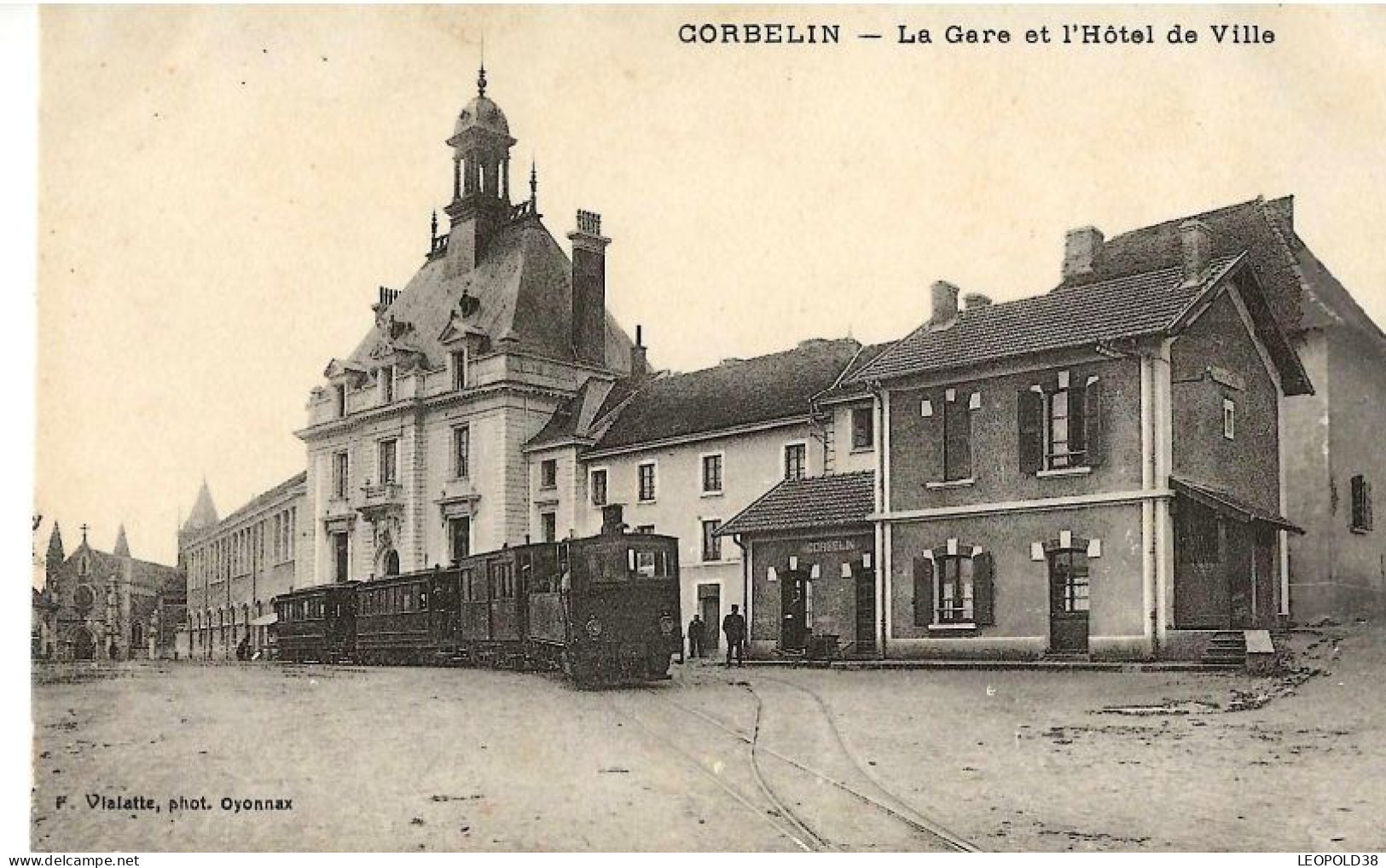 CORBELIN La Gare
