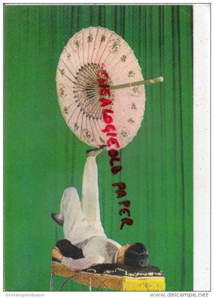 COREE DU NORD- LE CIRQUE DE PYONGYANG - TOURS DE PIEDS PARAPLUIE  PARASOL