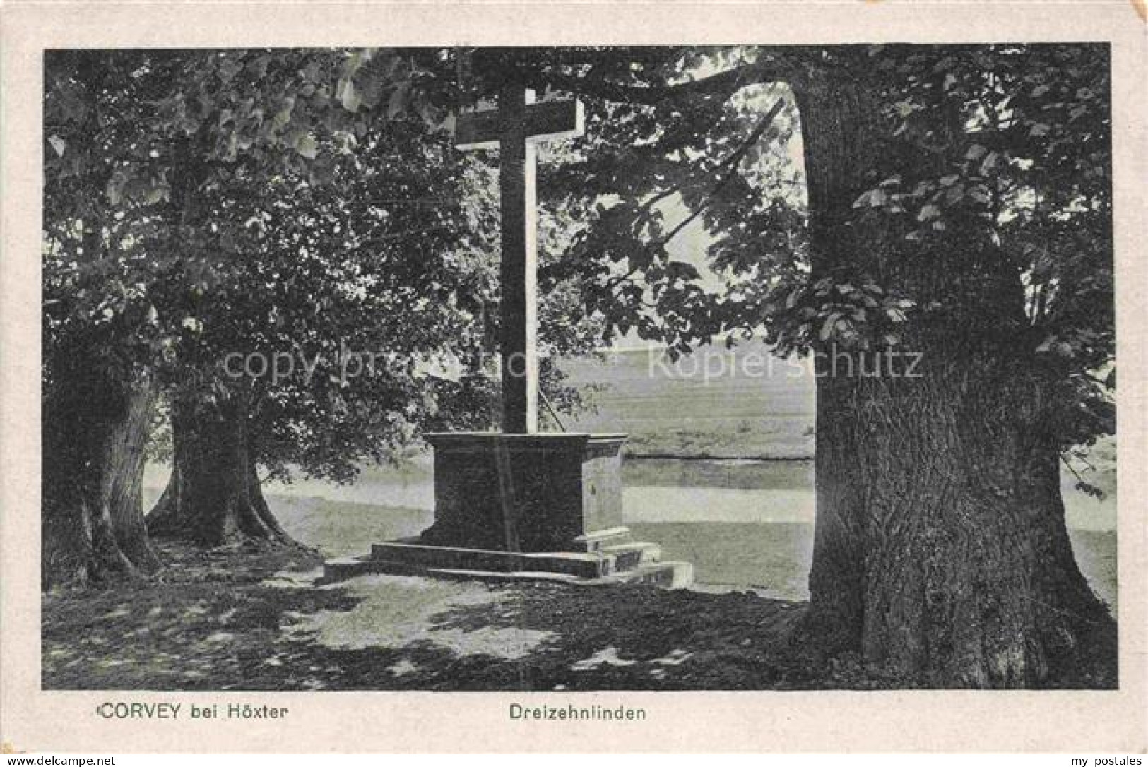 Corvey Hoexter Weser Dreizehnlinden Kreuz Linden Baeume Wegkreuz Weser Hoexter