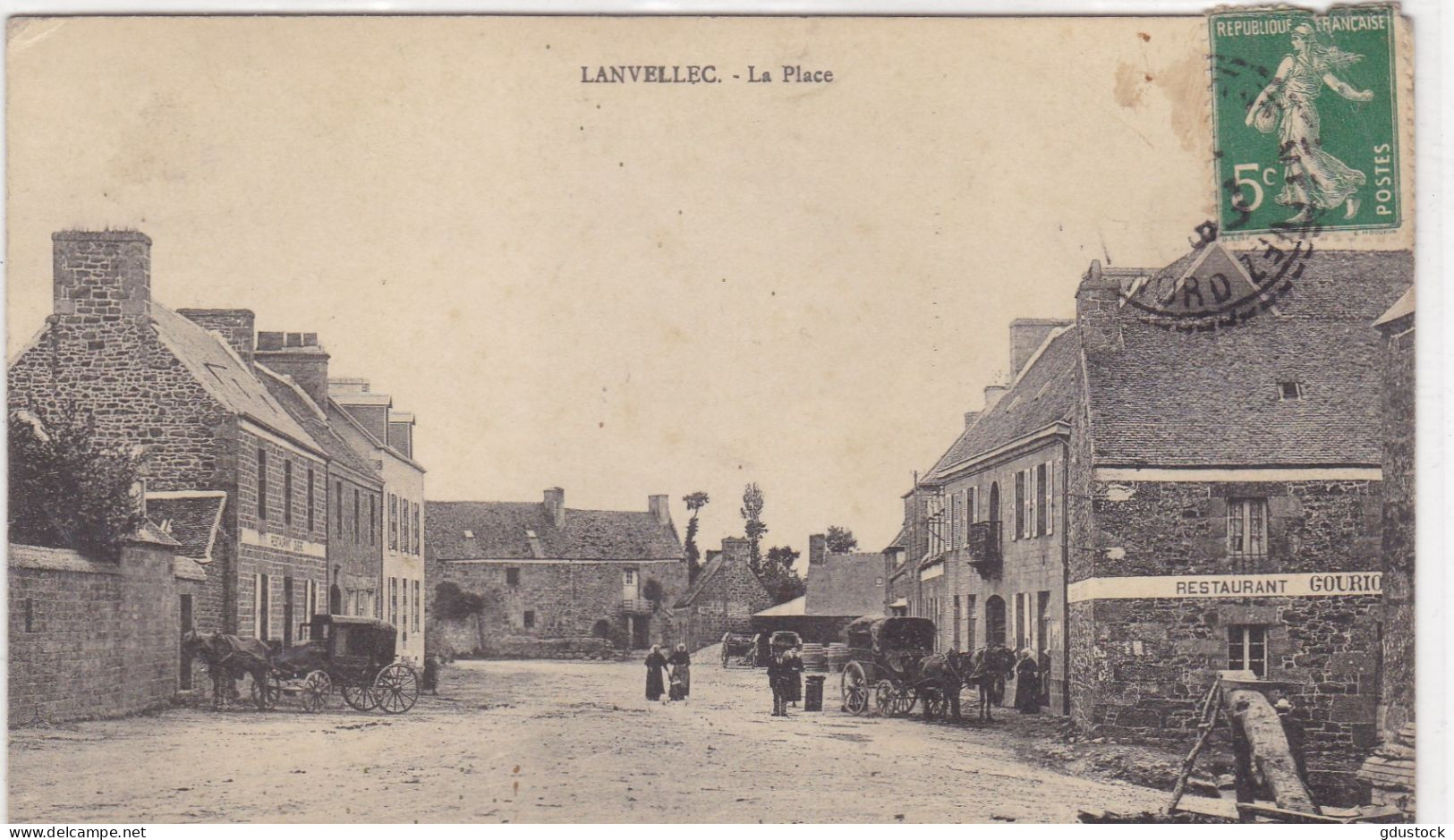 Côte-d'Armor - Lanvellec - la place