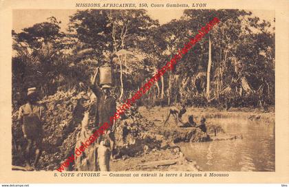 Comment on extrait la terre à briues à Moousso - Côte d'Ivoire - Ivory Coast