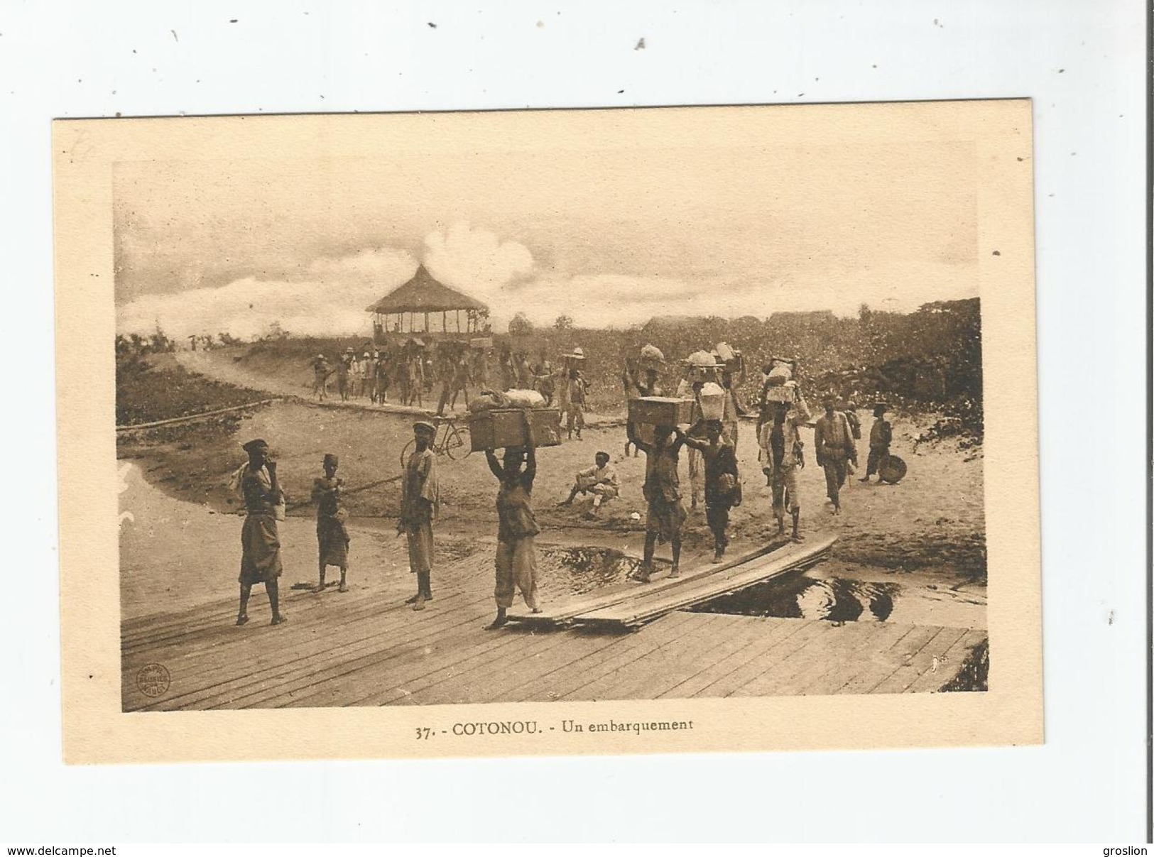 COTONOU 37 UN EMBARQUEMENT (BELLE ANIMATION)