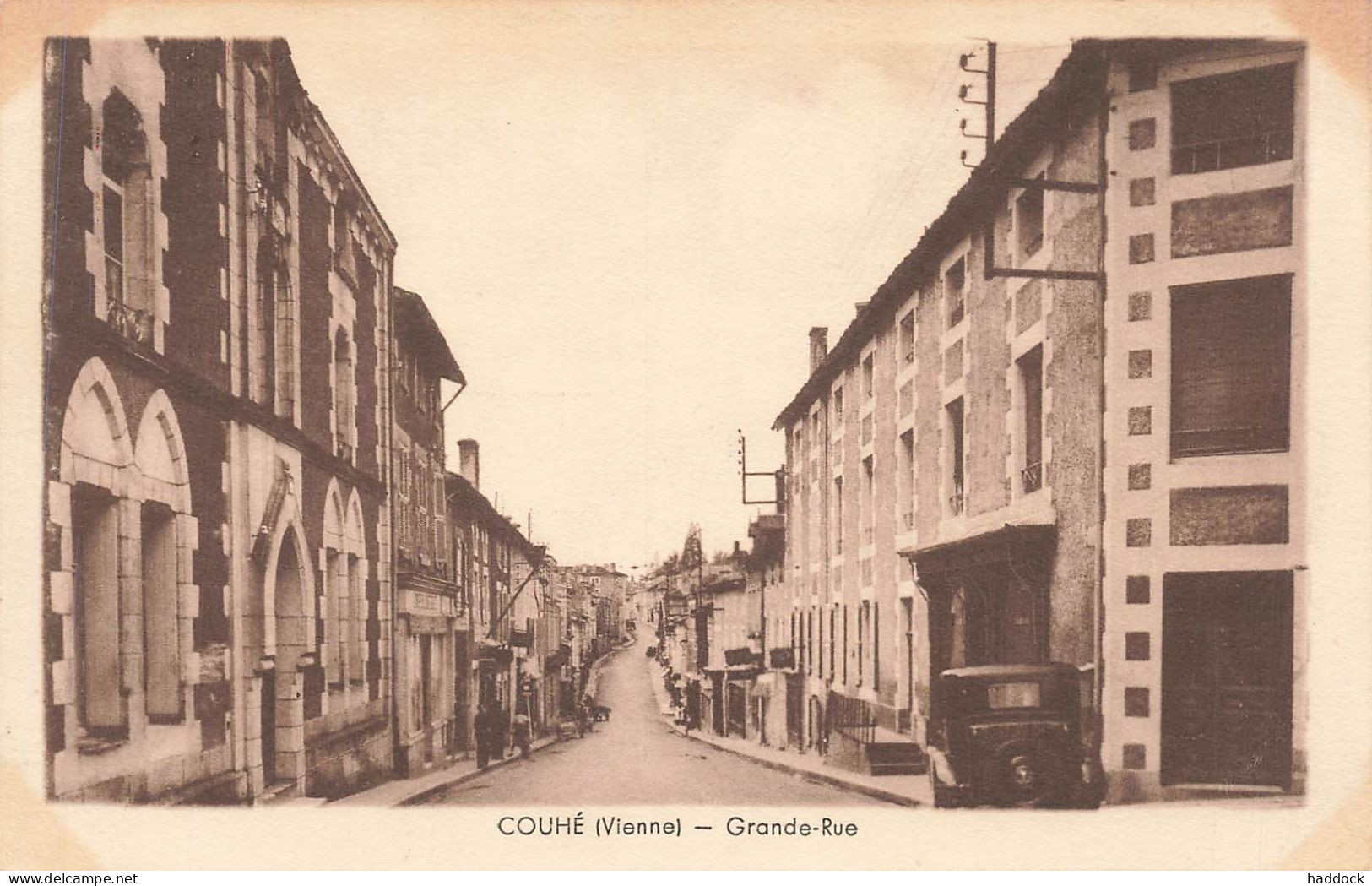 COUHE : GRANDE RUE