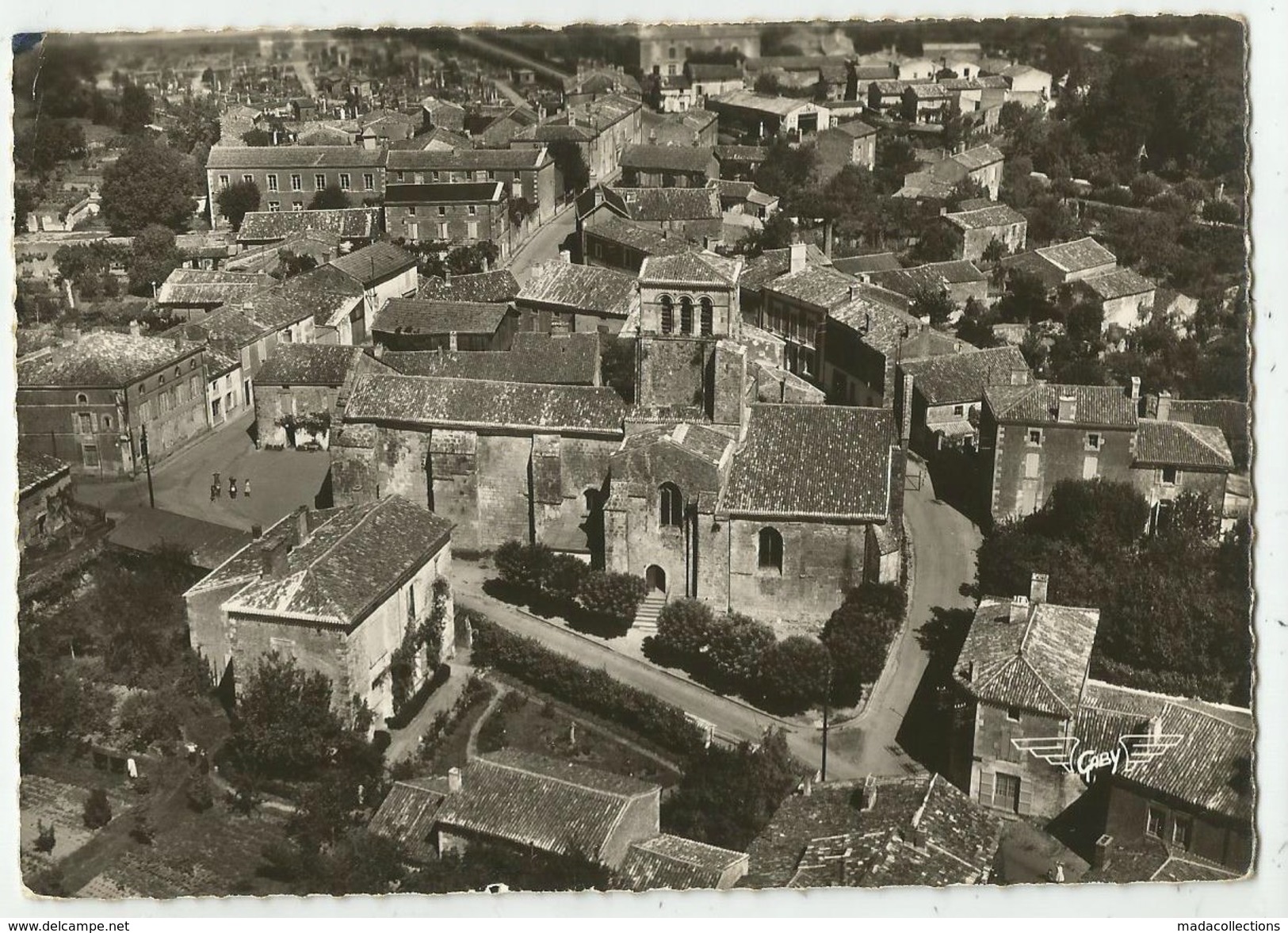 Coulonges sur l'Autize (79-Deux-Sèvres)  L'Eglise