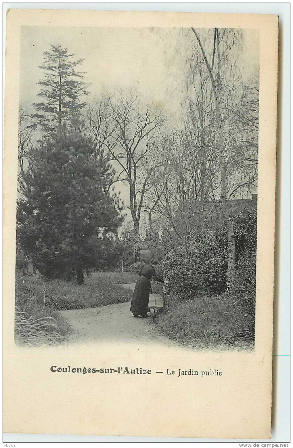 COULONGES SUR L'AUTIZE     -      Le Jardin Public.