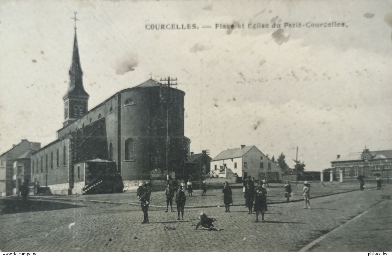 Courcelles // Place et Eglise du Petit Courcelles 1922 vlekken