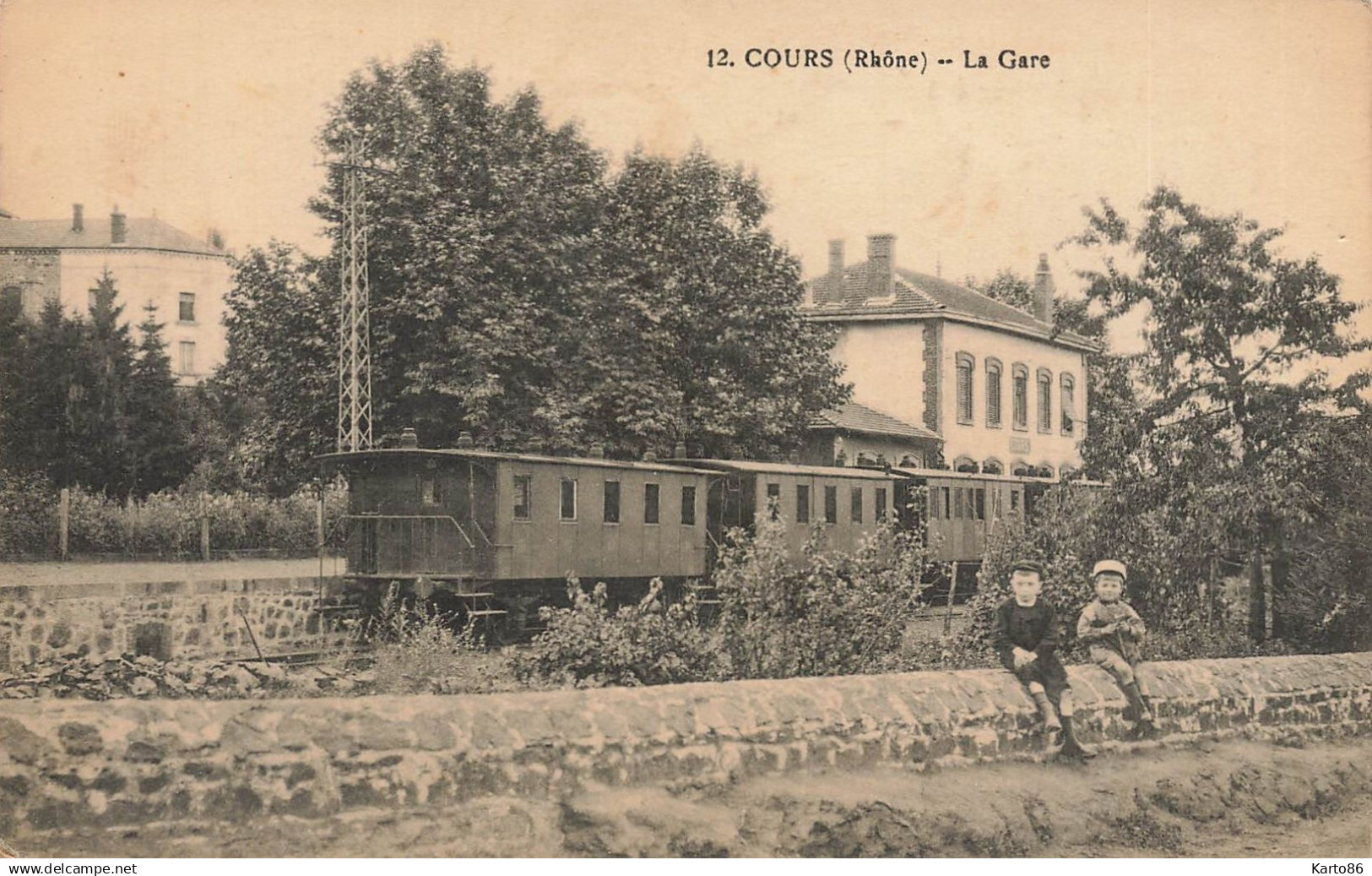 cours la ville * la gare * train wagons * ligne chemin de fer rhône * enfants villageois