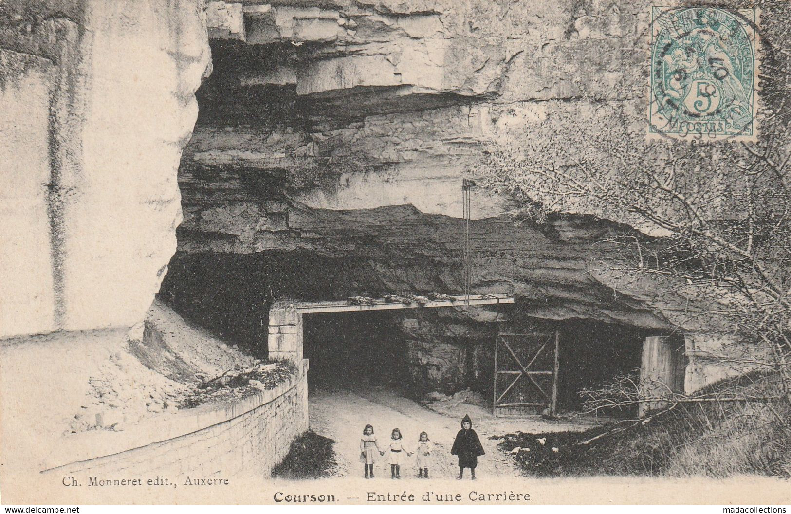 Courson-les-Carrières (89 - Yonne )  entrée d'une carrière