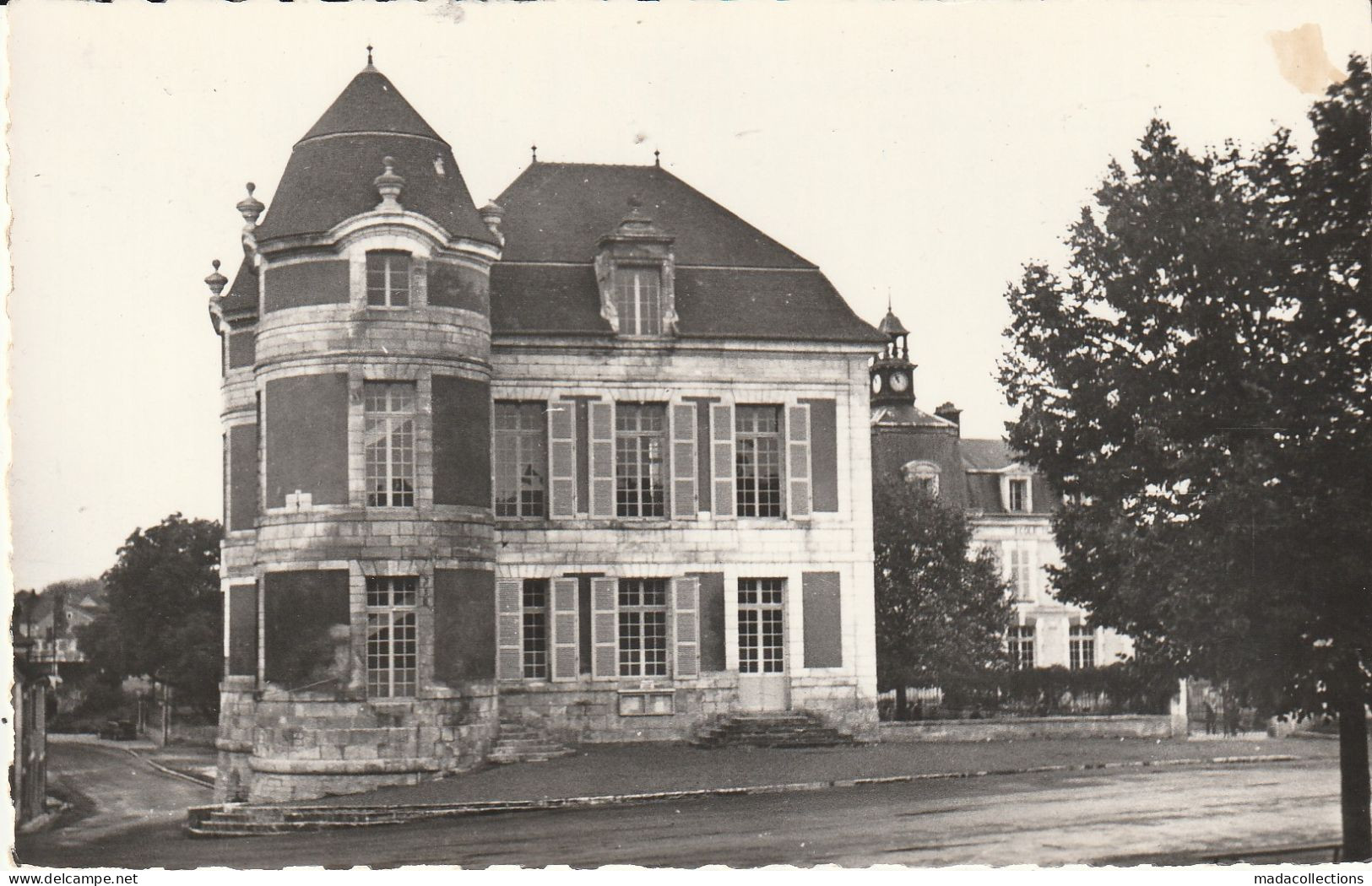Courson-les-Carrières (89 - Yonne )  La Mairie