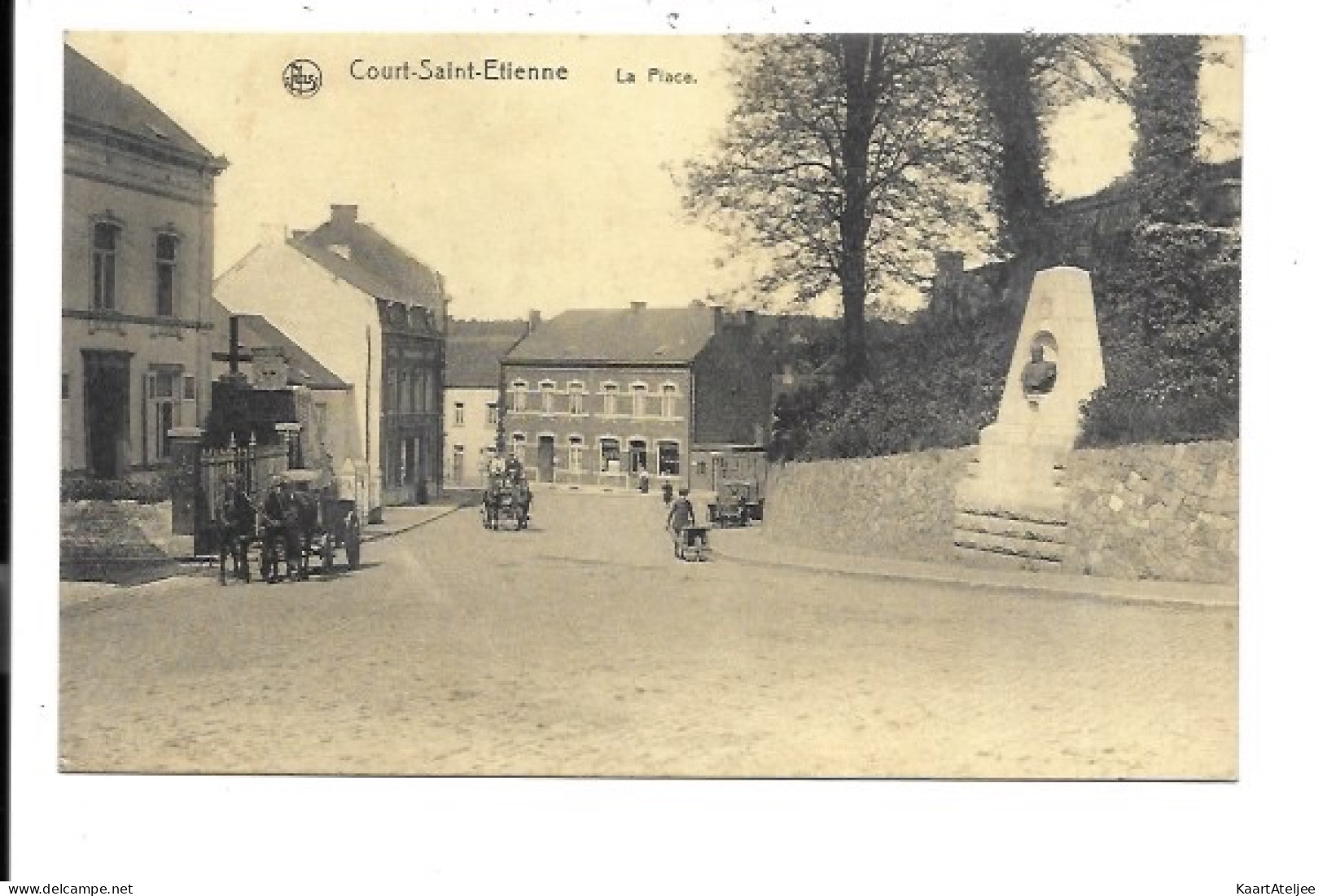 Court-Saint-Etienne - La Place.