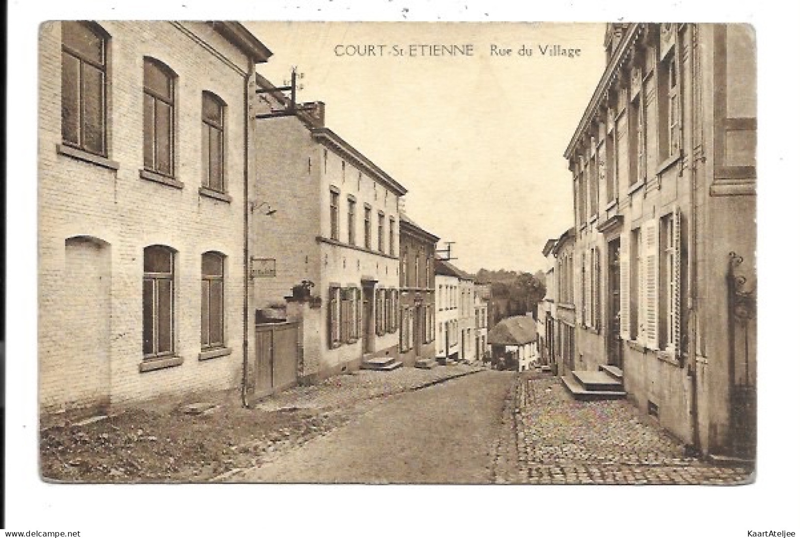 Court-Saint-Etienne - Rue du Village.