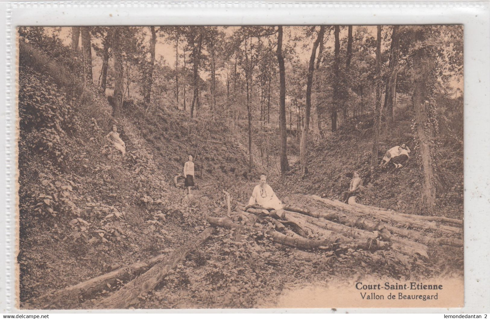 Court-Saint-Etienne. Vallon de Beauregard. *