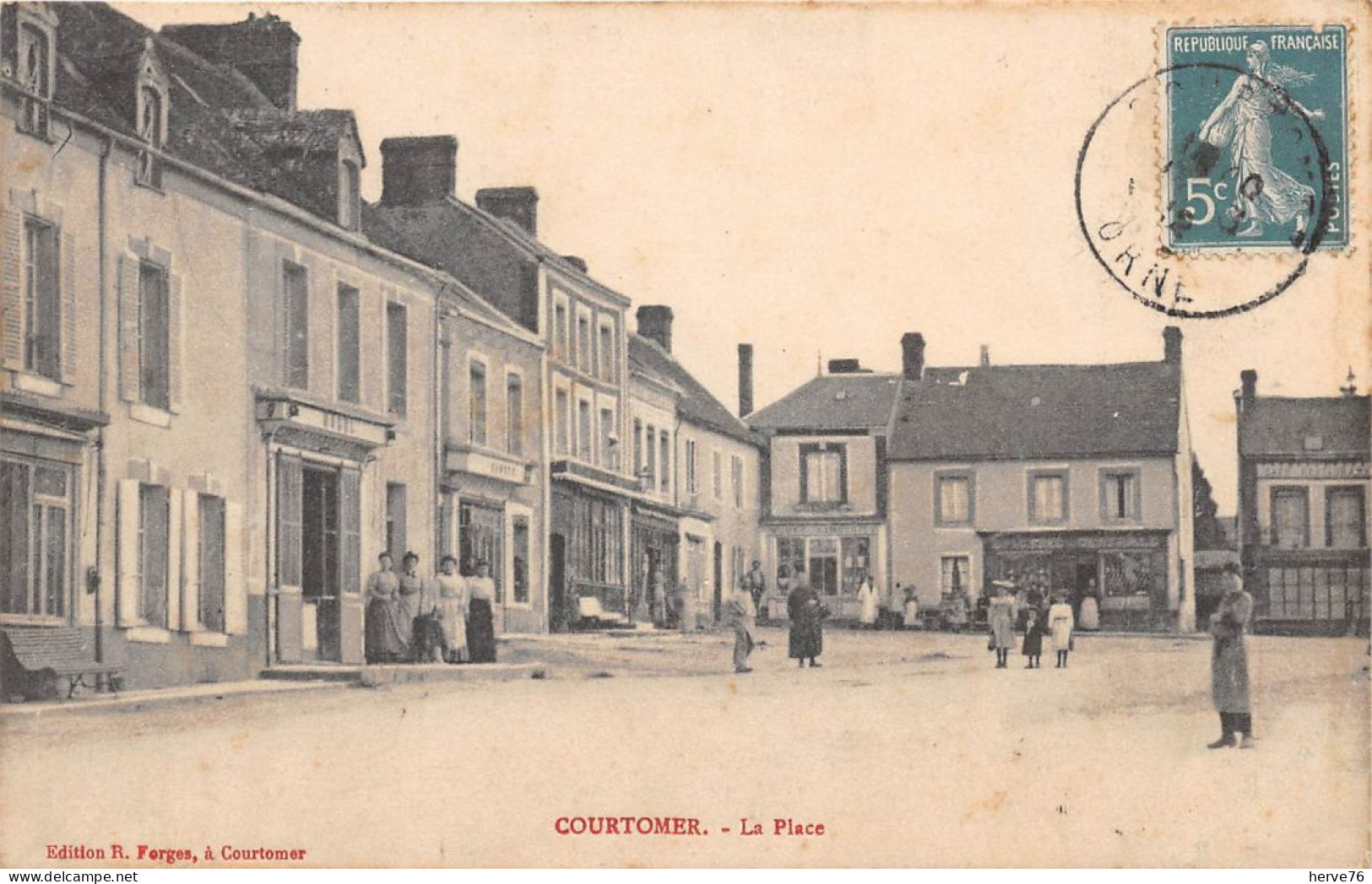 COURTOMER - la Place
