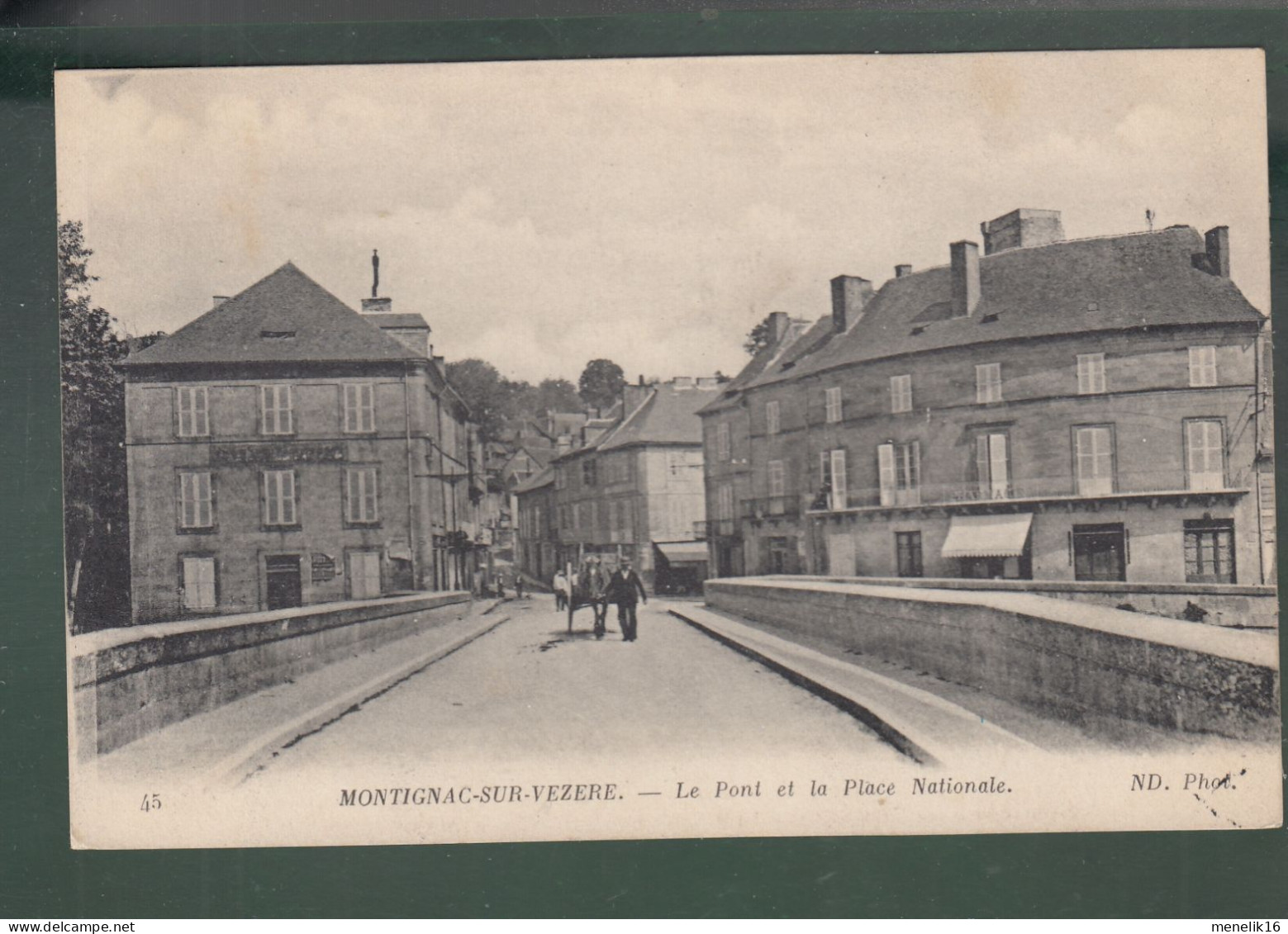 CP - 24 - Montignac-sur-Vézère - le Pont - Place Nationale