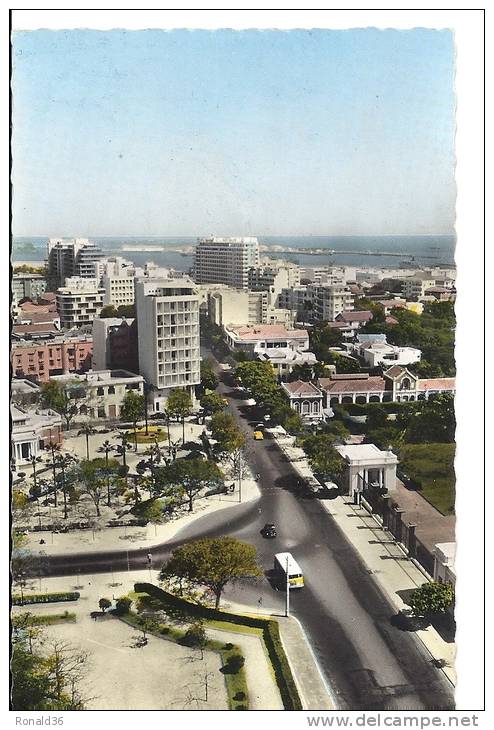 cp Afrique noire SENEGAL DAKAR Avenue ROUME  / BULDING BUS habitation  / ex colonie Francaise