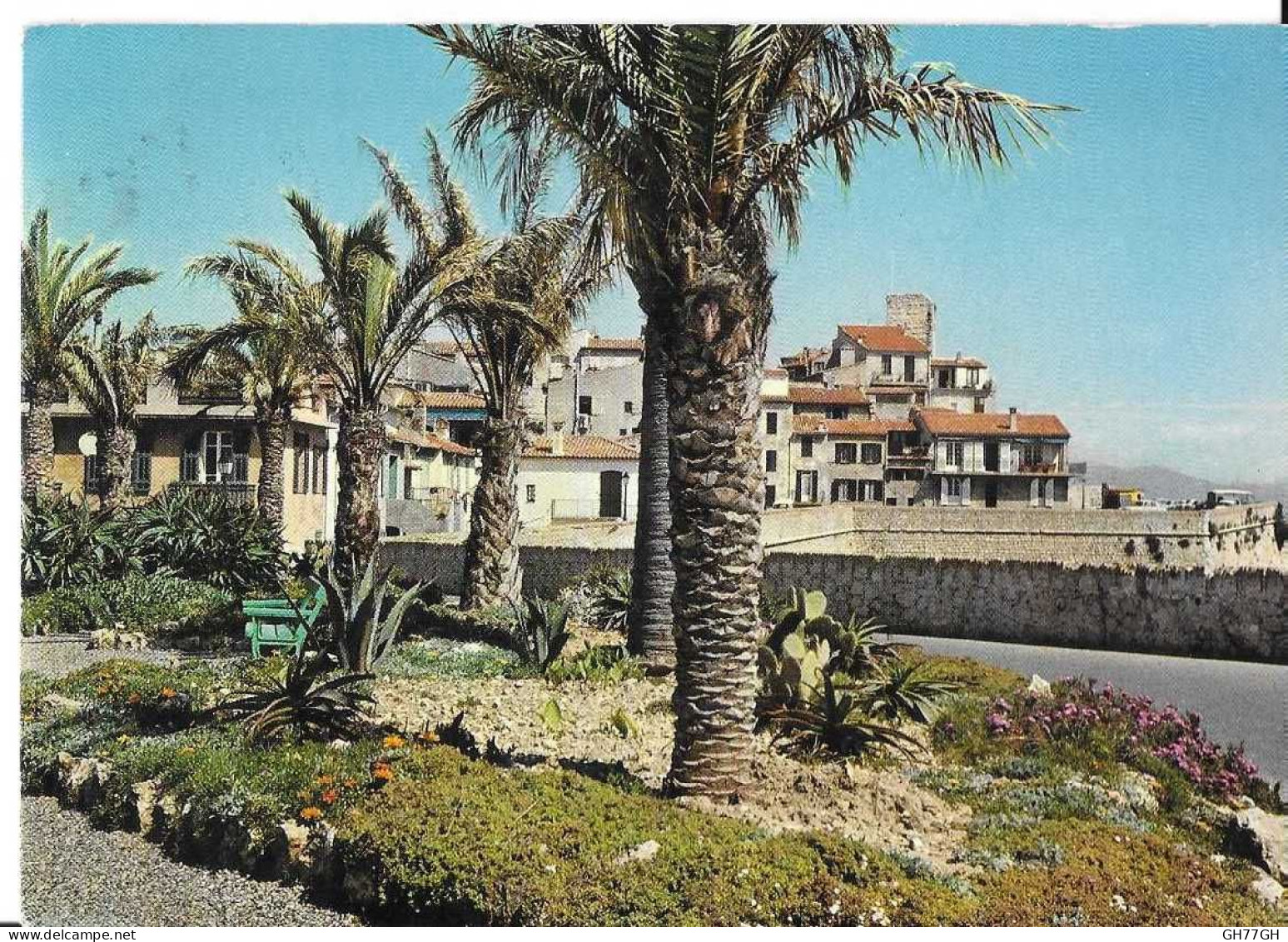 CP ANTIBES -circulée 1968