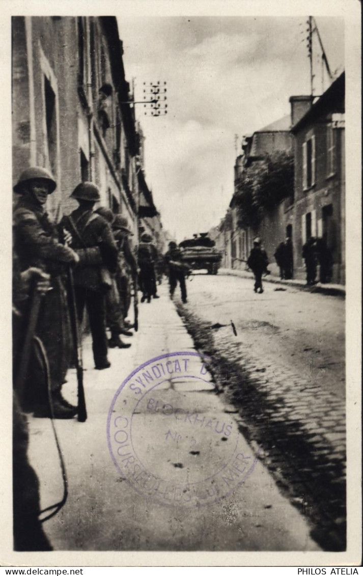 CP Carte postale Calvados 14 Courseulles sur mer 6 juin Guerre 40 Canadiens procédant au nettoyage rue de l'église