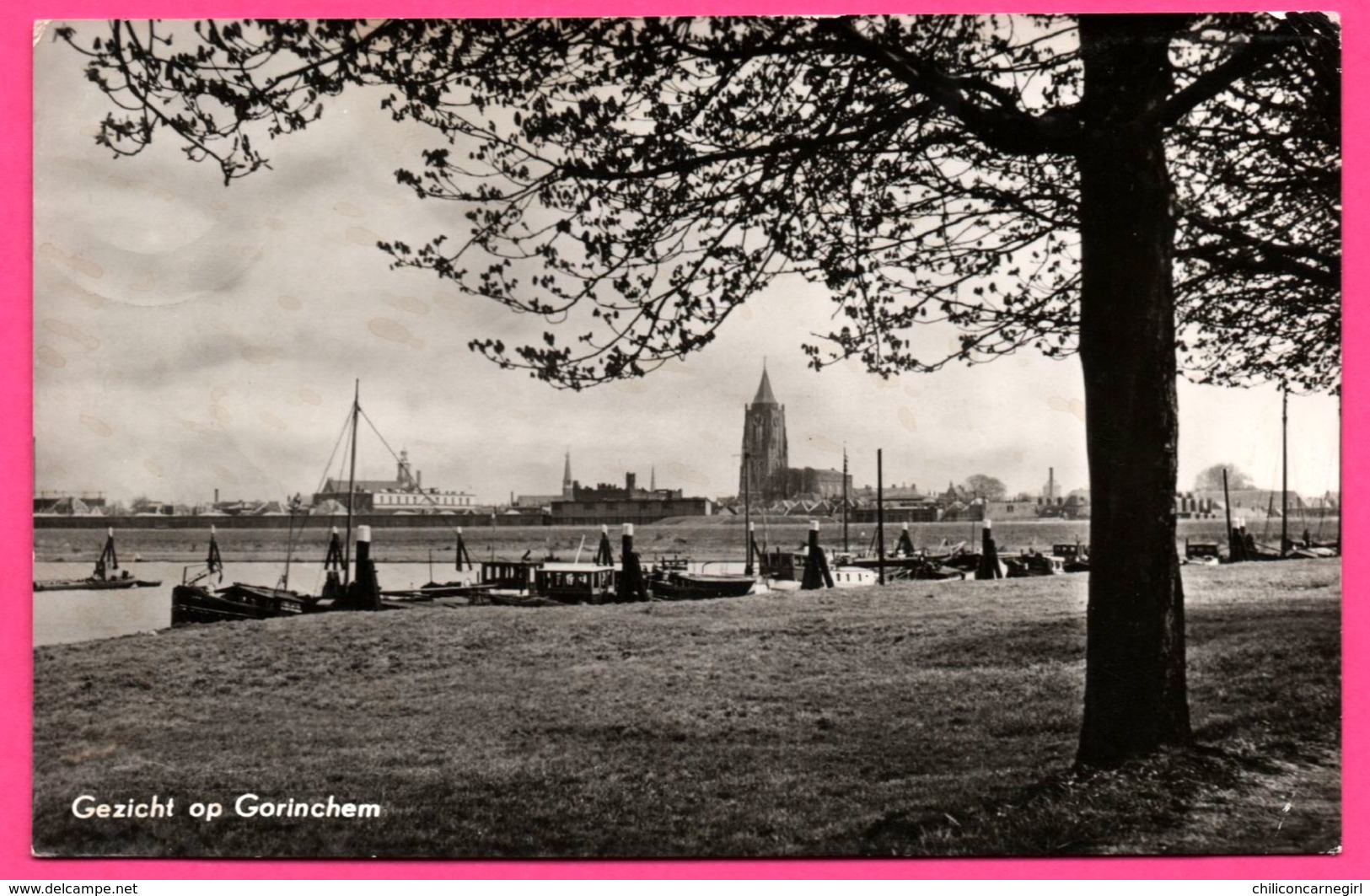 Cp Dentelée - Gezicht op Gorinchem - Eglise - Bateau - Uitg. BOEKHANDEL v.d. NADORT - 1961