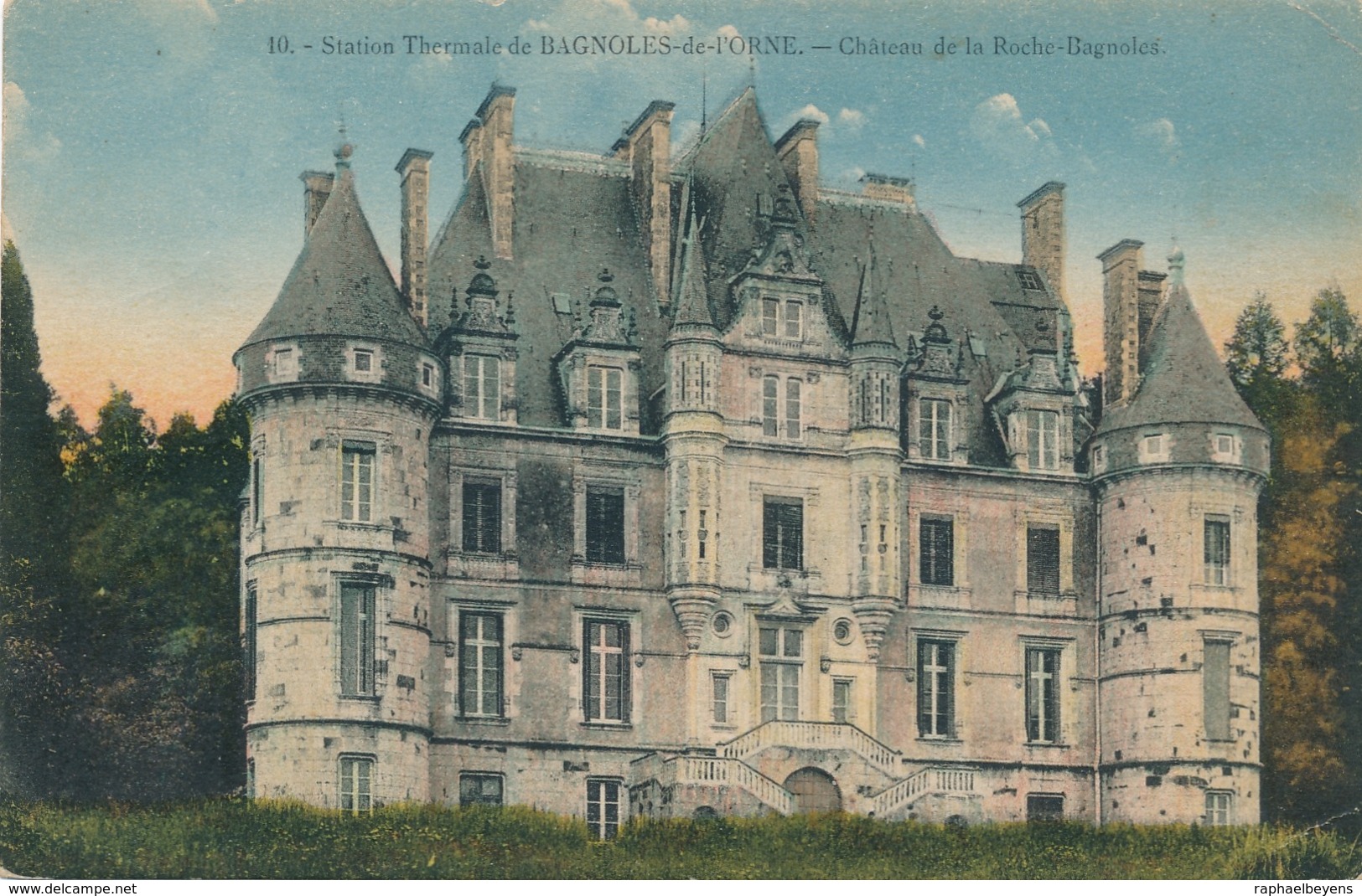 CPA 10. Station thermale de Bagnoles-de-l'orne château de la Roche-Bagnoles