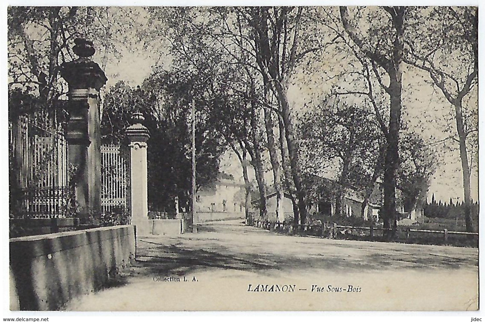 CPA 13 Bouches du Rhône Lamanon Rare vue sous bois près de Salon de Provence Eyguières Mallemort Alleins Senas Aurons