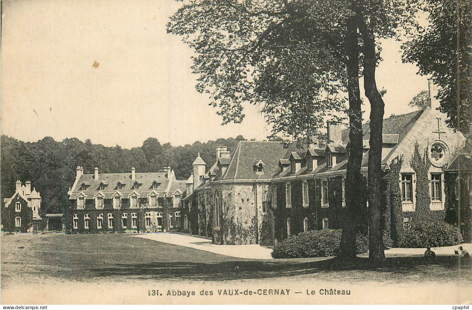 CPA 131 abbaye des vaux de cernay le chateau