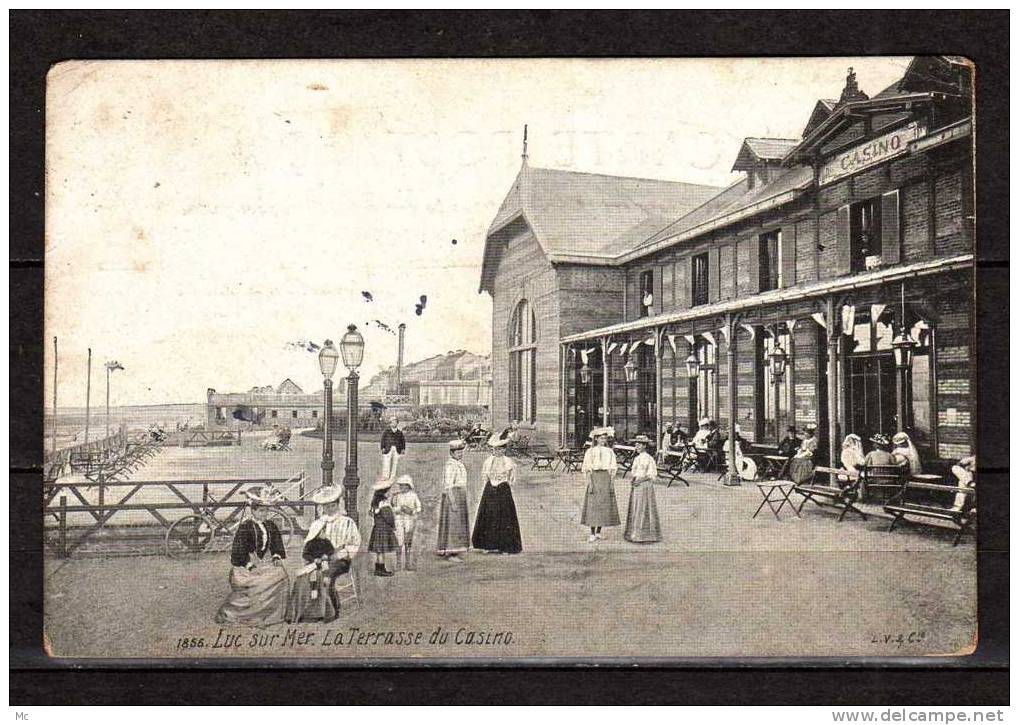 CPA 14 - Luc sur Mer - La terrasse du Casino  -  Animée