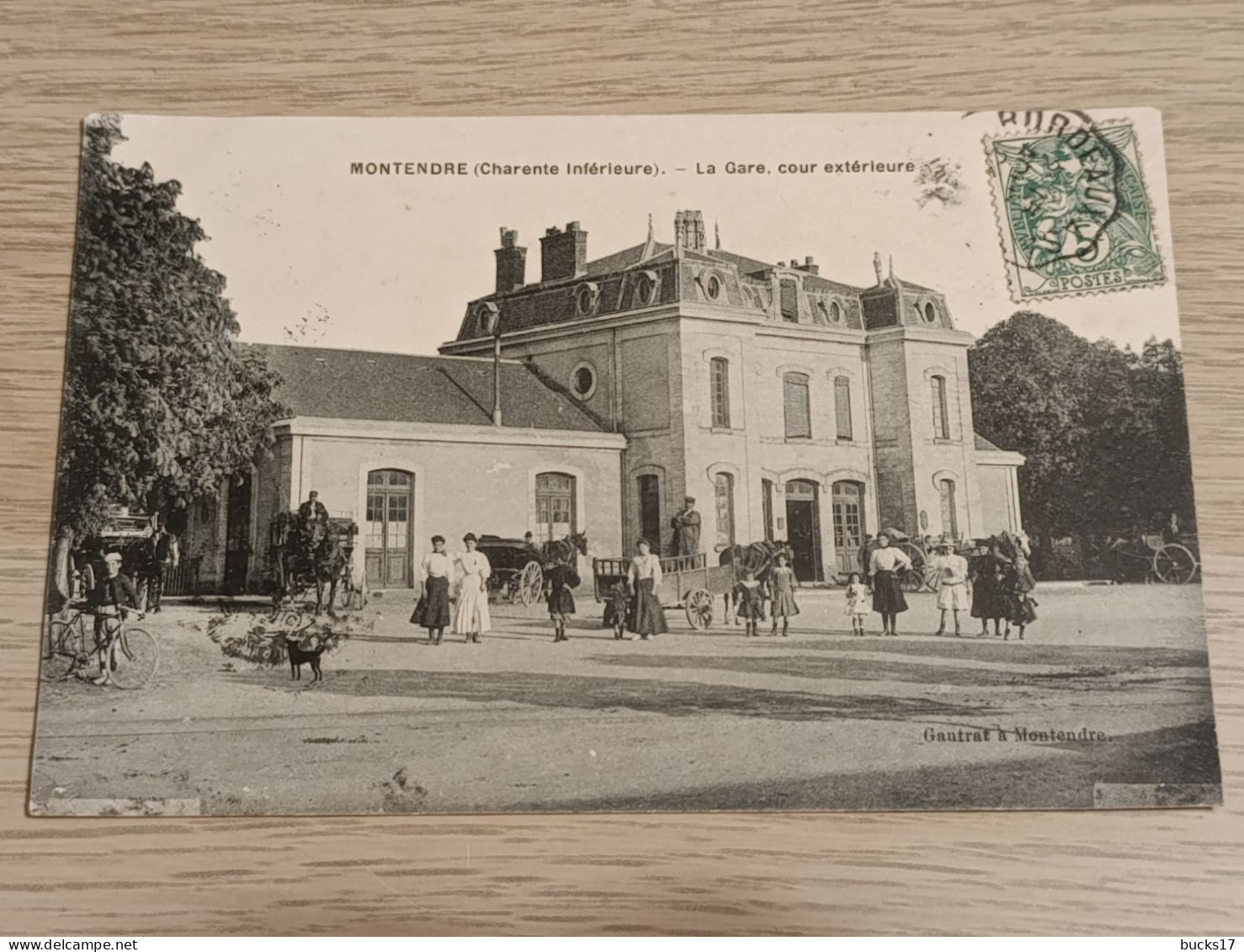 CPA 17 - Montendre - la gare,cour extérieur