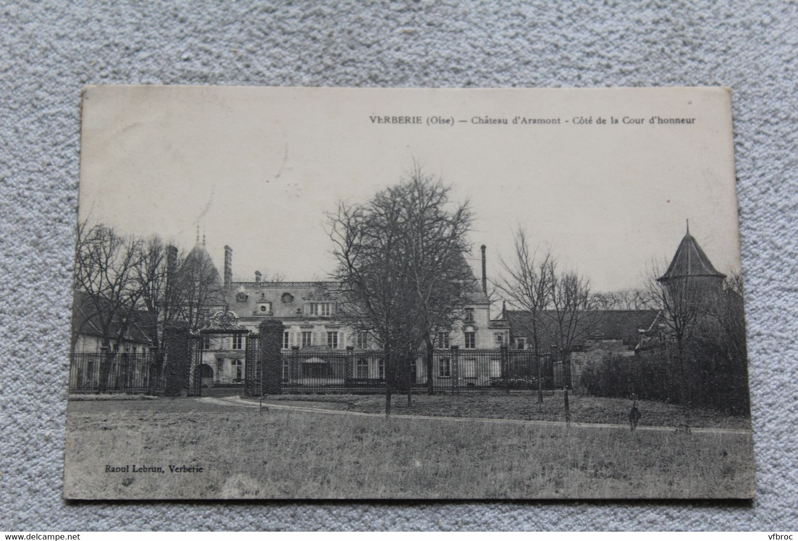 Cpa 1907, Verberie, château d'Aramont, côté de la cour d'honneur, Oise 60