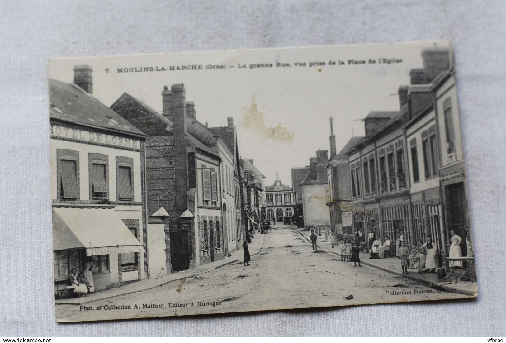 Cpa 1908, Moulins la Marche, la Grande rue, vue prise de la place de l'église, Orne 61