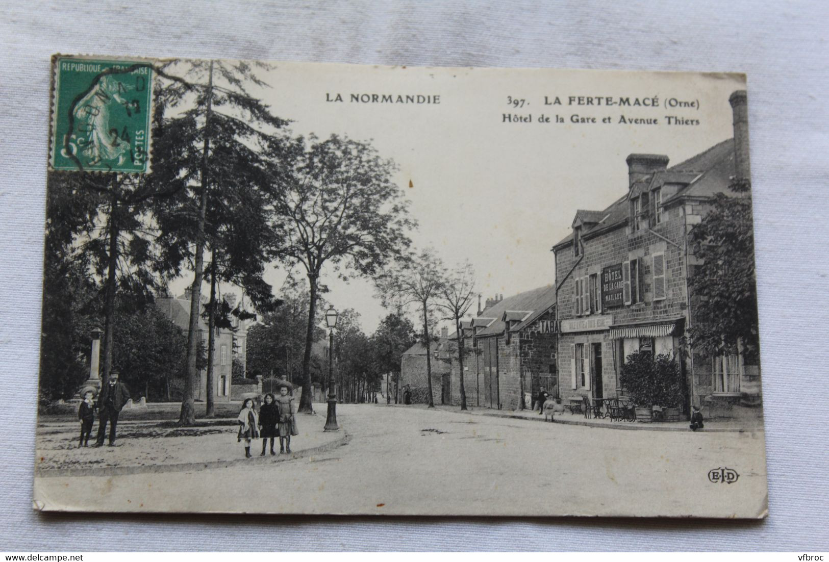 Cpa 1915, la Ferté Macé, hôtel de la gare et avenue Thiers, Orne 61