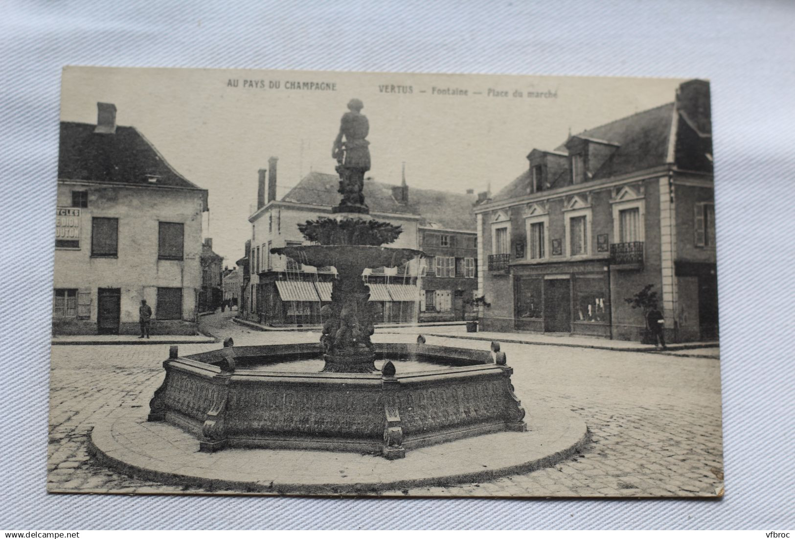Cpa 1917, Vertus, fontaine, place du marché, Marne 51