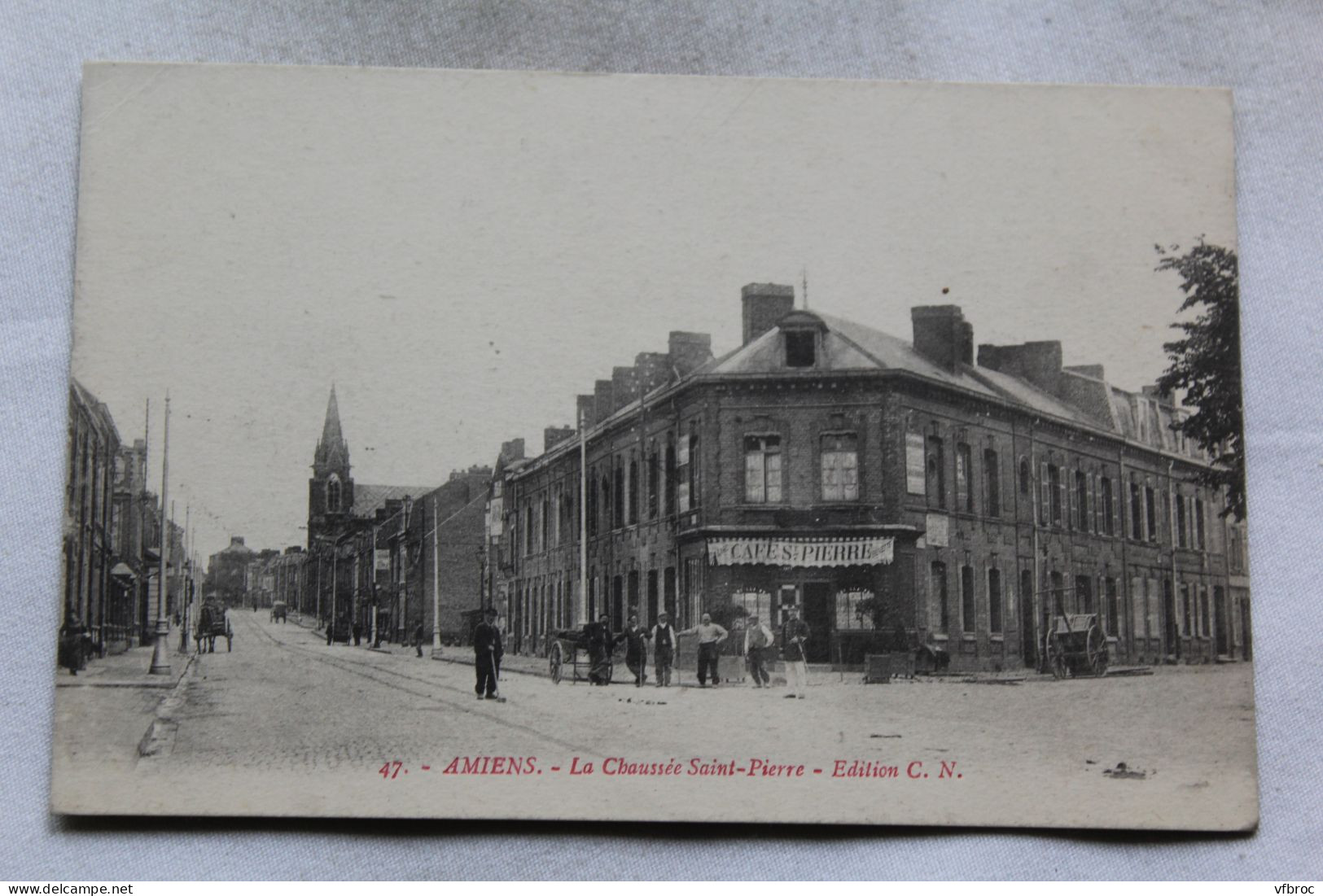 Cpa 1918, Amiens, la chaussée saint Pierre, café saint Pierre, Somme 80