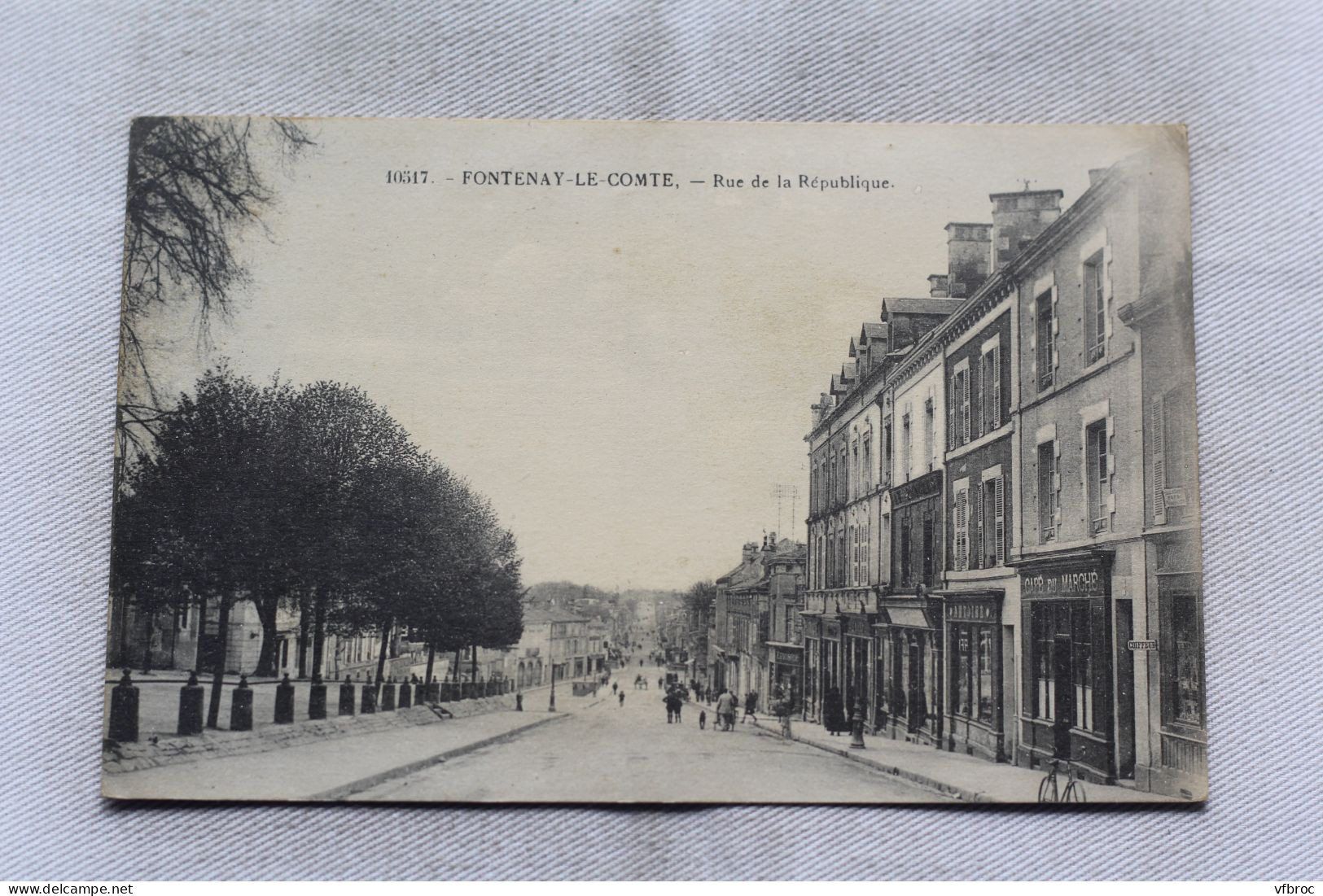 Cpa 1924, Fontenay le Comte, rue de la République, Vendée 85