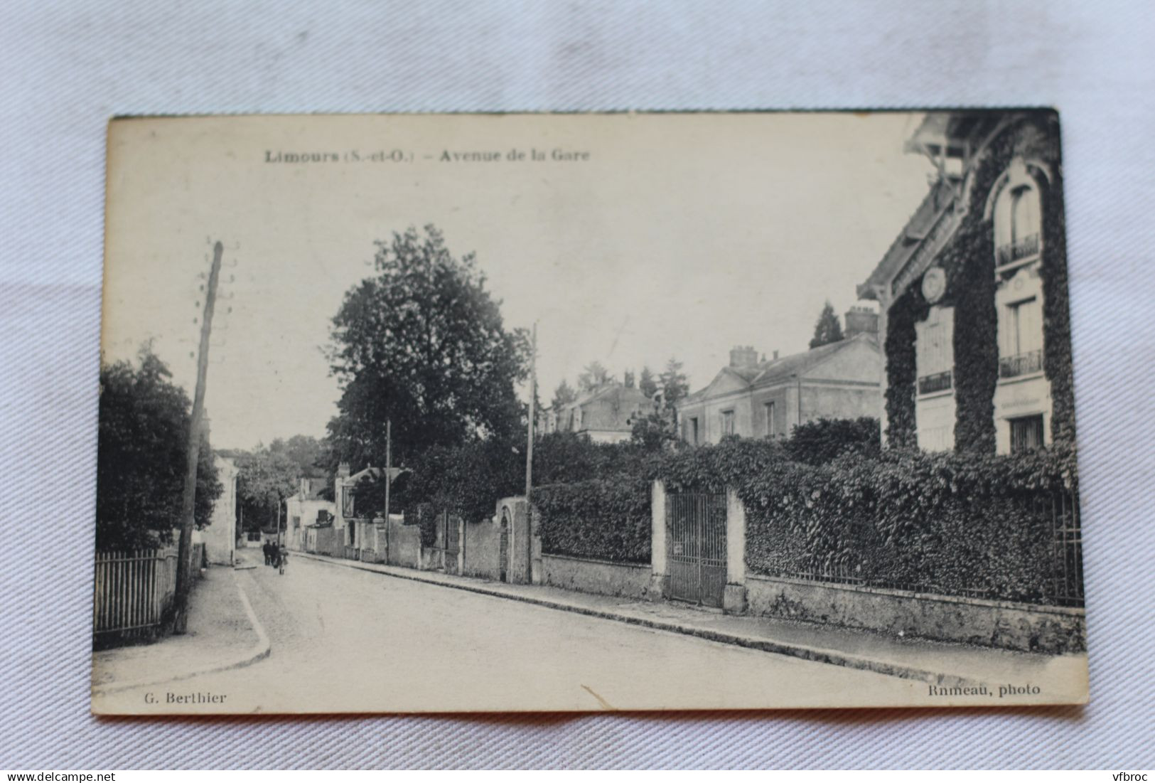 Cpa 1928, Limours, avenue de la gare, Essonne 91